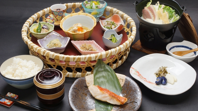 【Spring Sale】桜満開の京都へ！大好評の創作京料理×お肌に優しい湯の花温泉《客室露天風呂》